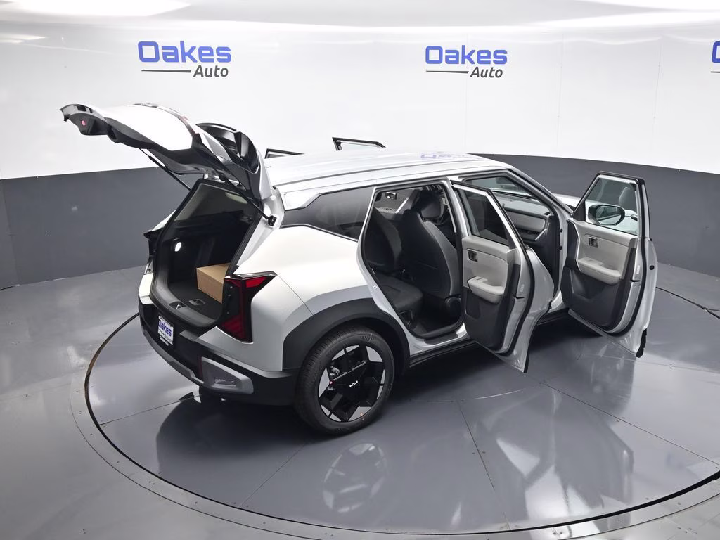 2027 Ivory Silver Kia Seltos S FWD SUV