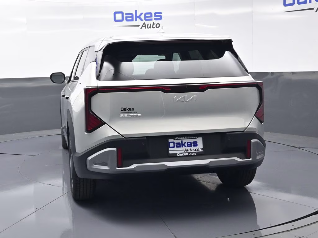 2027 Ivory Silver Kia Seltos S FWD SUV