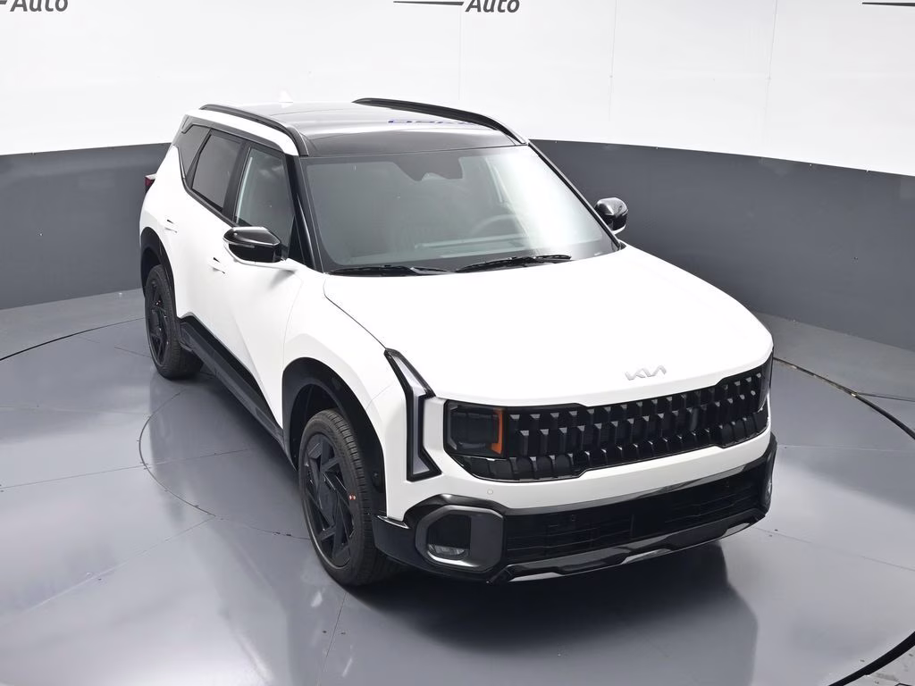 2027 Snow White Pearl Kia Seltos X-Line SX AWD SUV