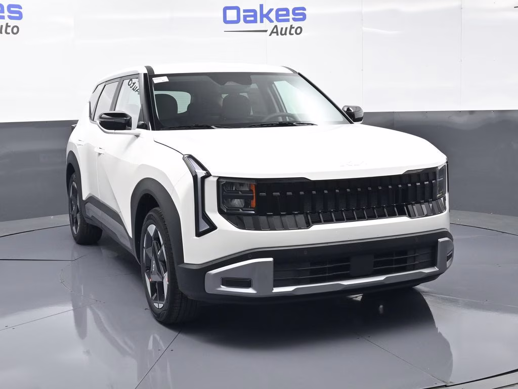 2027 Snow White Pearl Kia Seltos S FWD SUV