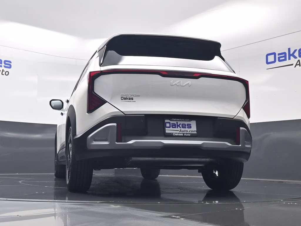 2027 Snow White Pearl Kia Seltos S FWD SUV