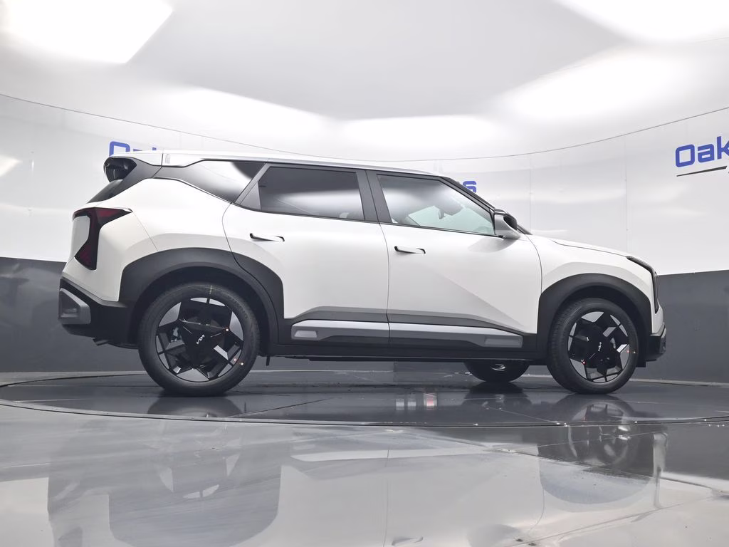 2027 Snow White Pearl Kia Seltos S FWD SUV