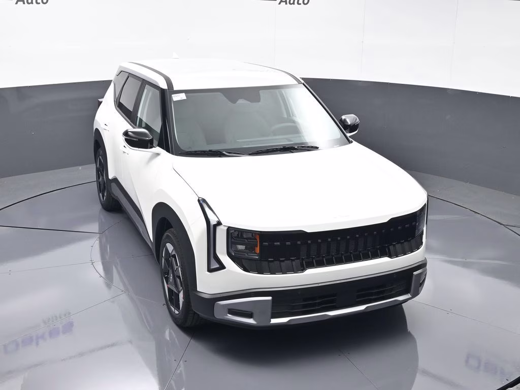 2027 Snow White Pearl Kia Seltos S FWD SUV