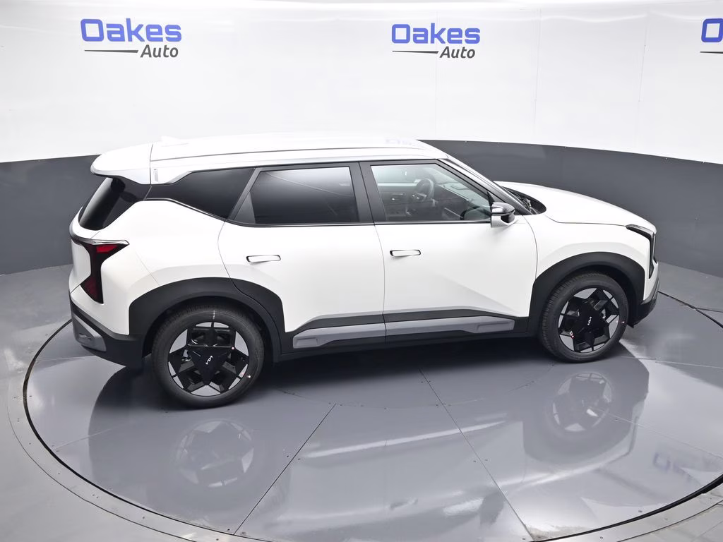 2027 Snow White Pearl Kia Seltos S FWD SUV