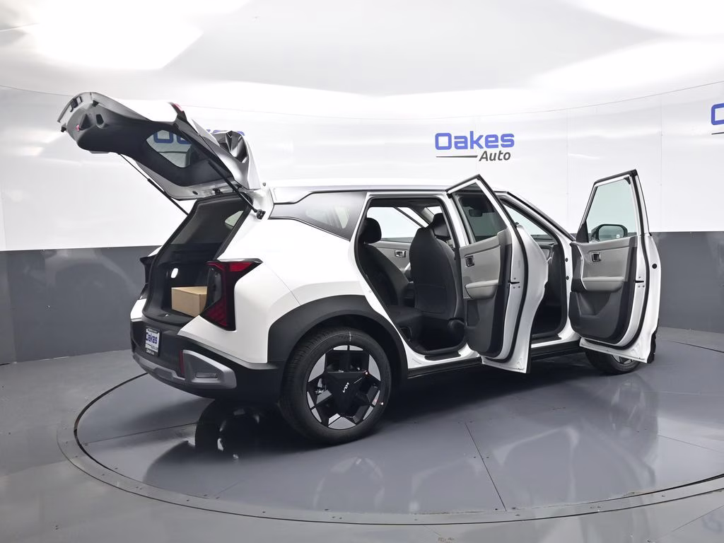 2027 Snow White Pearl Kia Seltos S FWD SUV