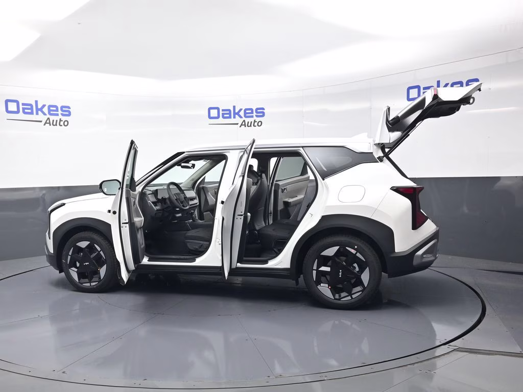 2027 Snow White Pearl Kia Seltos S FWD SUV