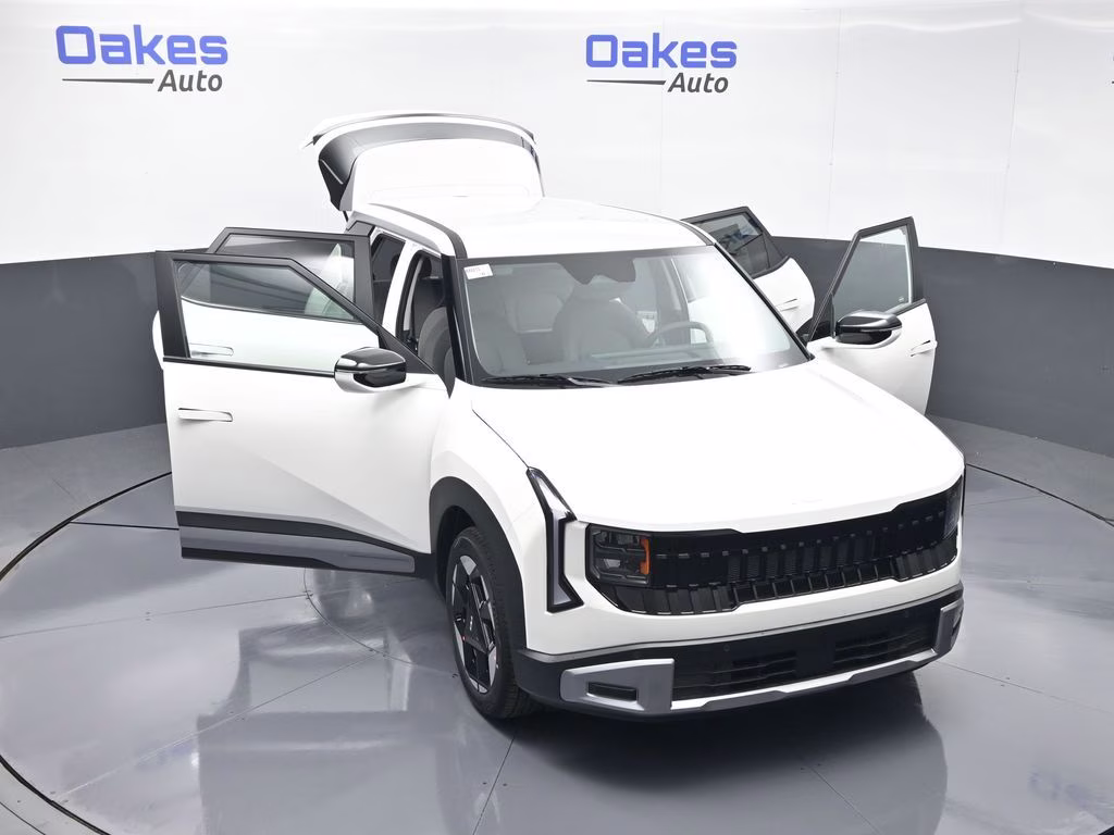 2027 Snow White Pearl Kia Seltos S FWD SUV