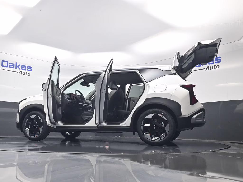 2027 Snow White Pearl Kia Seltos S FWD SUV