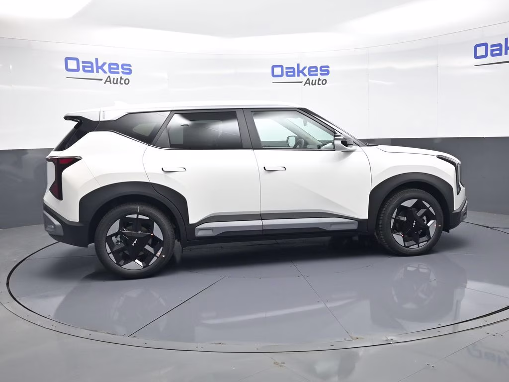 2027 Snow White Pearl Kia Seltos S FWD SUV
