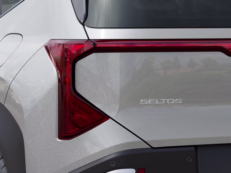 2027 Ivory Silver Kia Seltos S FWD SUV