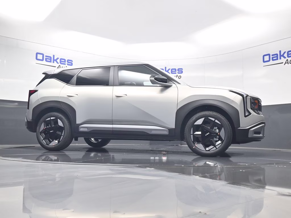 2027 Ivory Silver Kia Seltos S FWD SUV