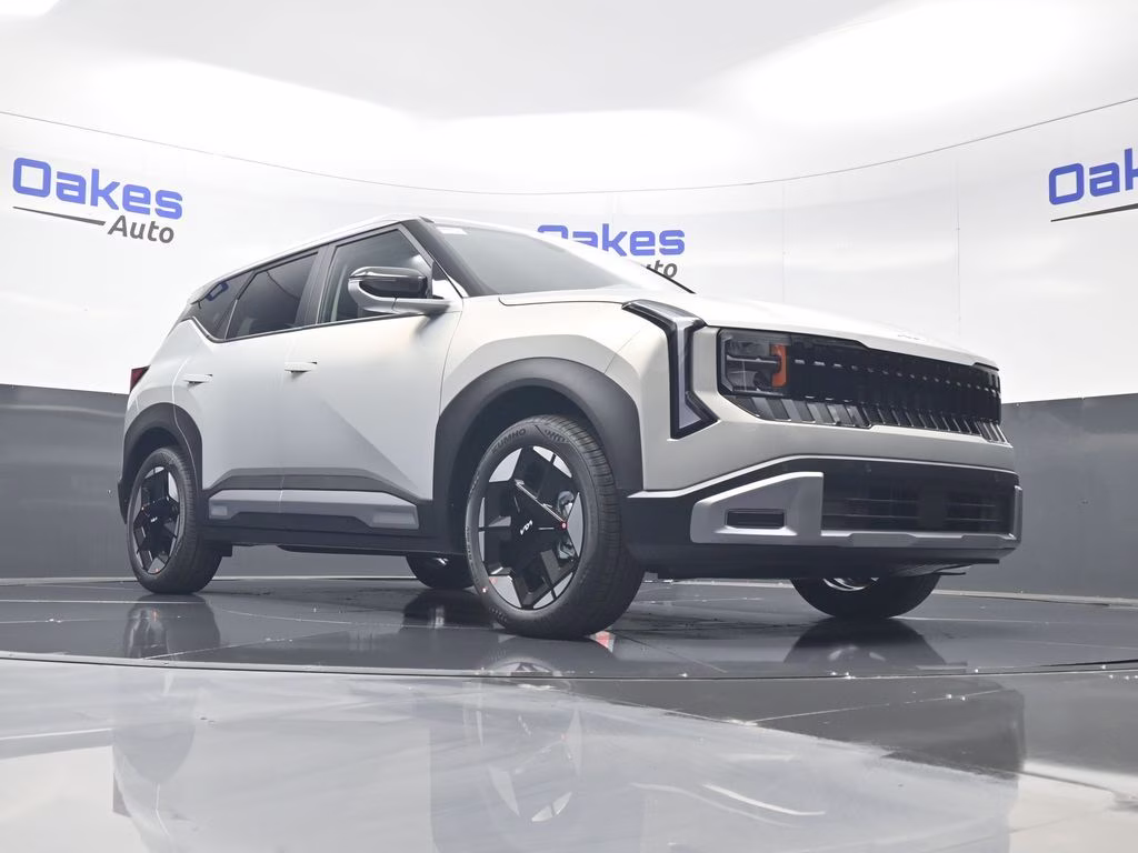 2027 Ivory Silver Kia Seltos S FWD SUV