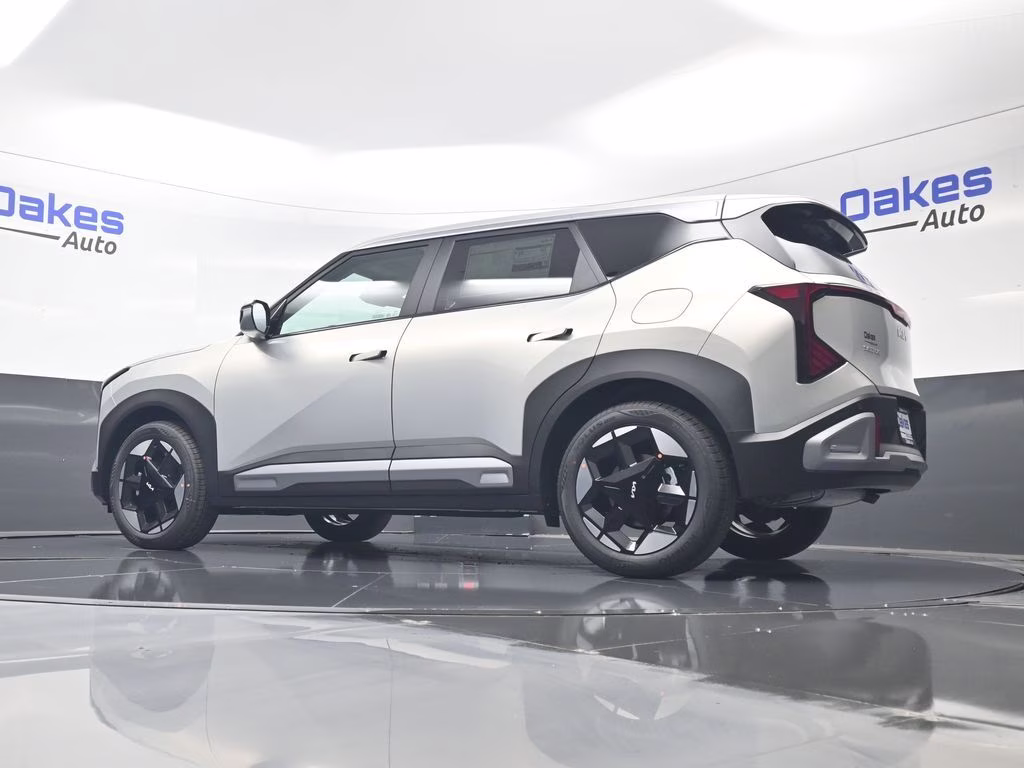 2027 Ivory Silver Kia Seltos S FWD SUV