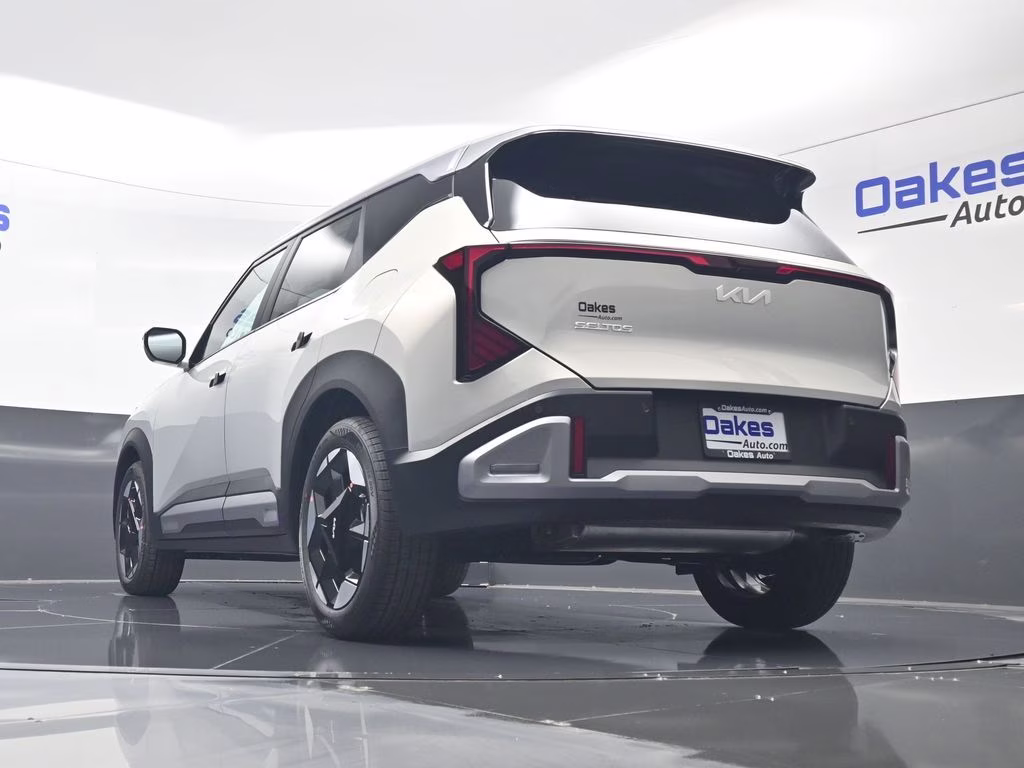 2027 Ivory Silver Kia Seltos S FWD SUV