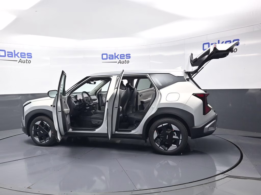 2027 Ivory Silver Kia Seltos S FWD SUV