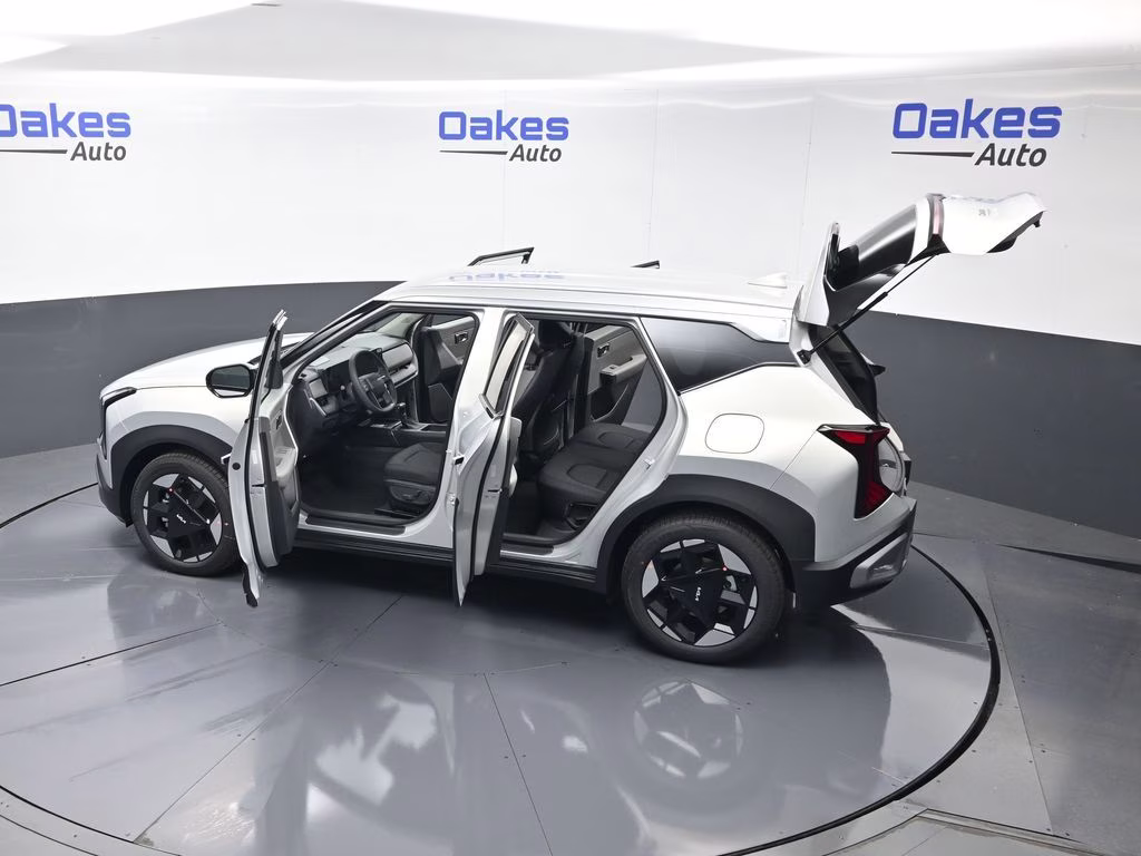2027 Ivory Silver Kia Seltos S FWD SUV