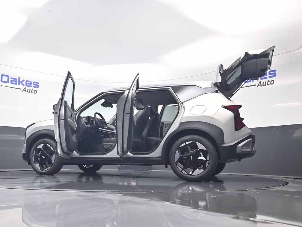 2027 Ivory Silver Kia Seltos S FWD SUV