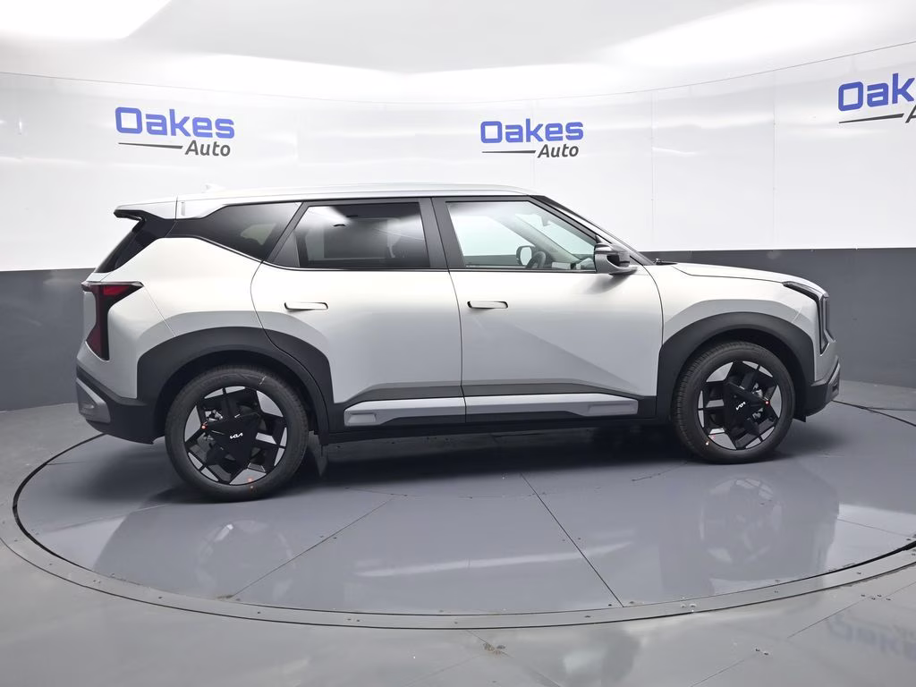 2027 Ivory Silver Kia Seltos S FWD SUV