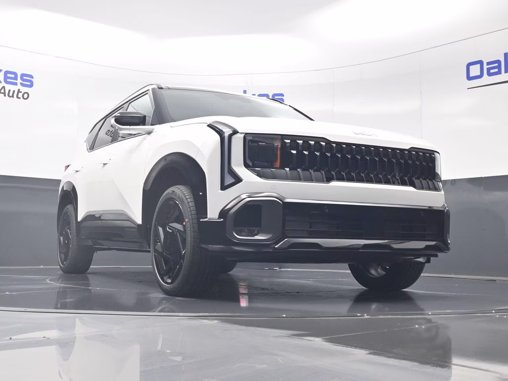 2027 Snow White Pearl Kia Seltos X-Line SX AWD SUV
