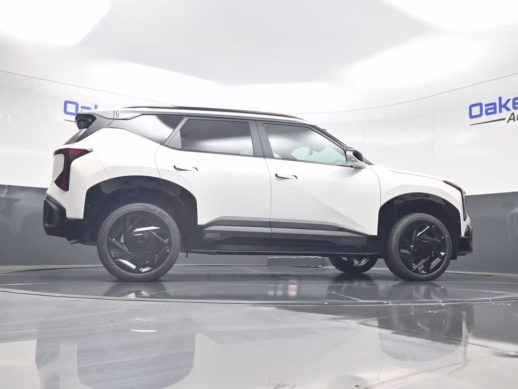 2027 Snow White Pearl Kia Seltos X-Line SX AWD SUV