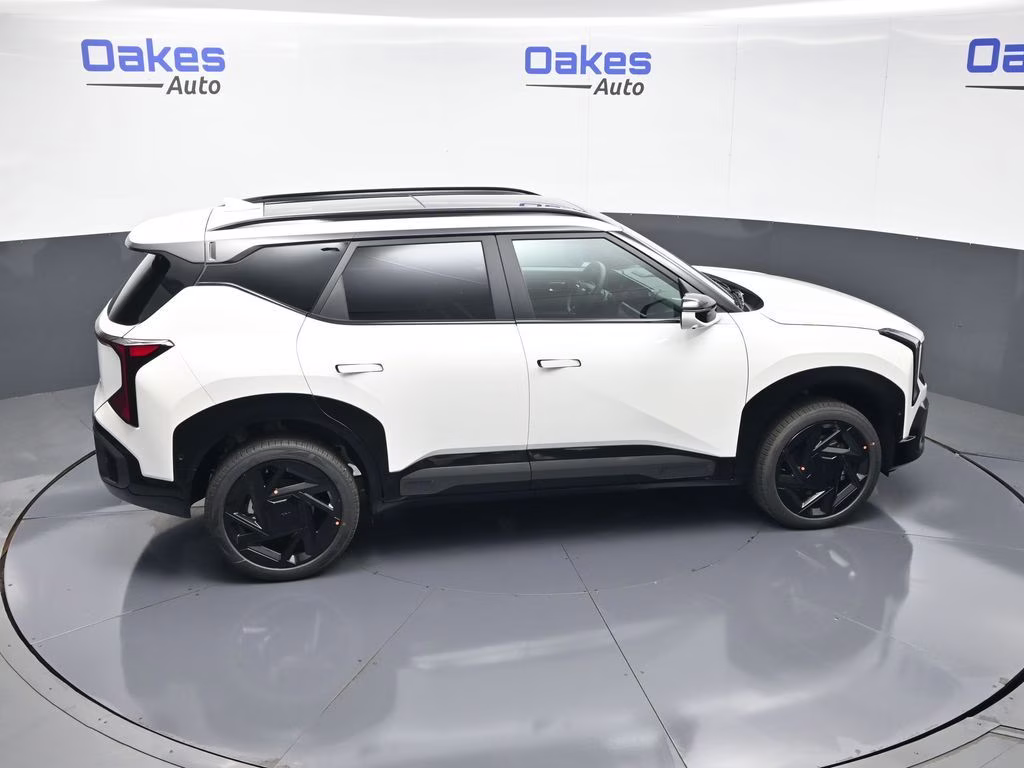 2027 Snow White Pearl Kia Seltos X-Line SX AWD SUV