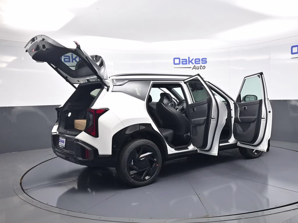 2027 Snow White Pearl Kia Seltos X-Line SX AWD SUV