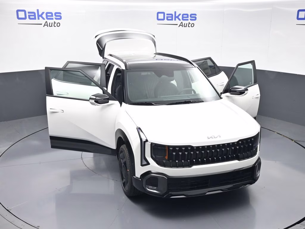 2027 Snow White Pearl Kia Seltos X-Line SX AWD SUV
