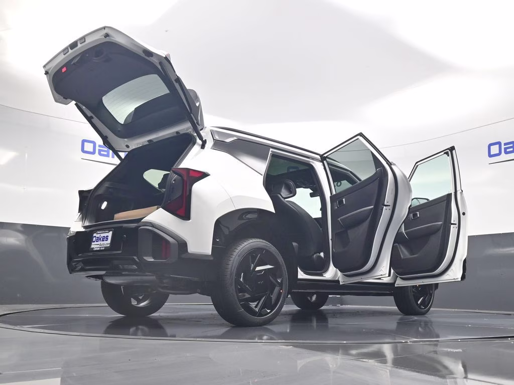 2027 Snow White Pearl Kia Seltos X-Line SX AWD SUV