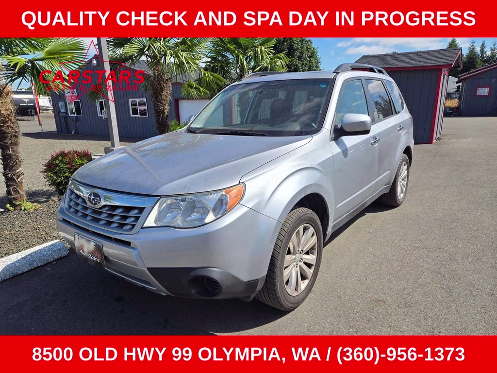 2013 Ice Silver Metallic Subaru Forester 2.5X AWD SUV