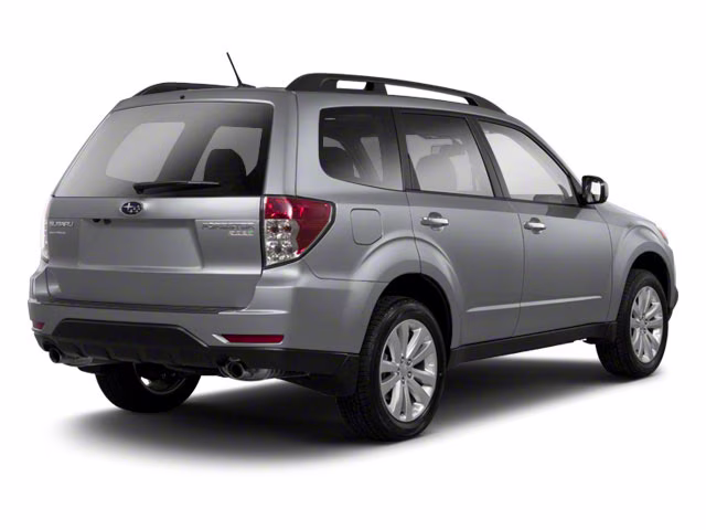 2013 Ice Silver Metallic Subaru Forester 2.5X AWD SUV