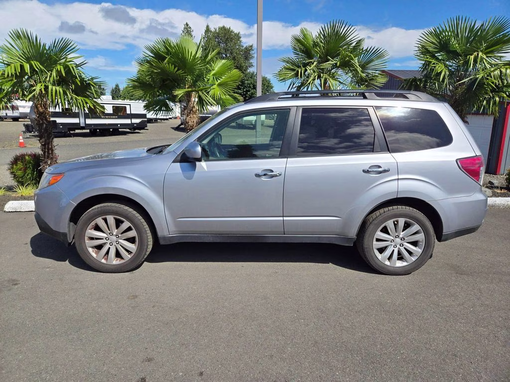 2013 Ice Silver Metallic Subaru Forester 2.5X AWD SUV
