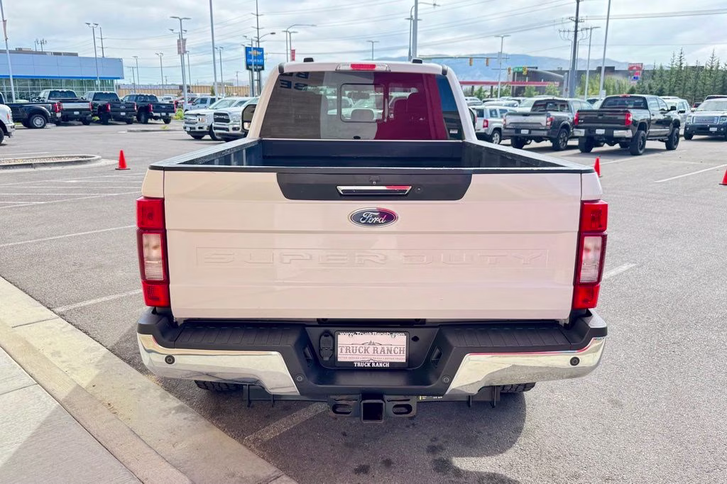 2020 White Metallic Ford Super Duty F-350 SRW Lariat 4X4 Truck