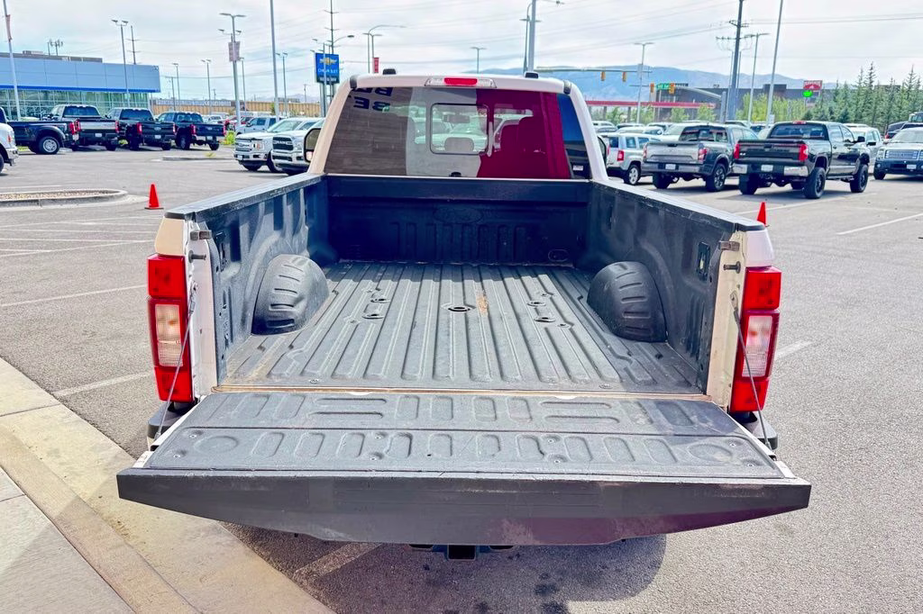 2020 White Metallic Ford Super Duty F-350 SRW Lariat 4X4 Truck