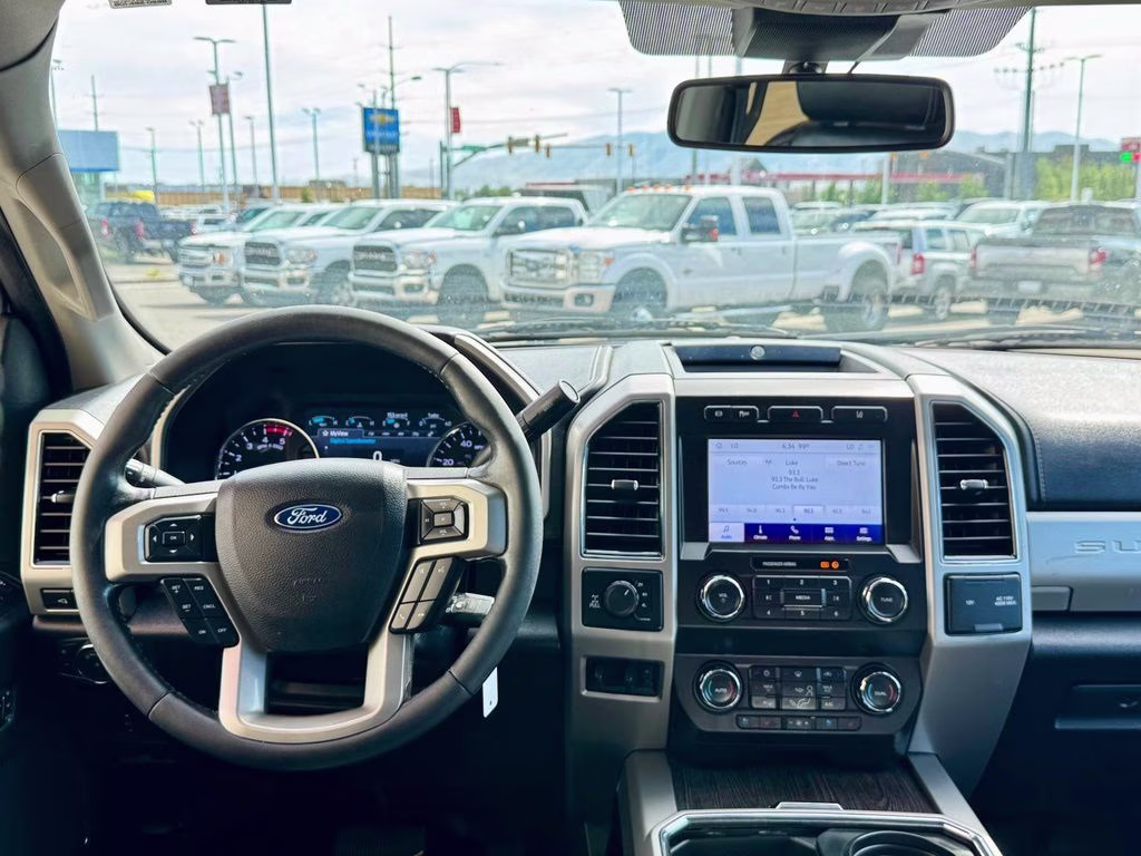 2020 White Metallic Ford Super Duty F-350 SRW Lariat 4X4 Truck