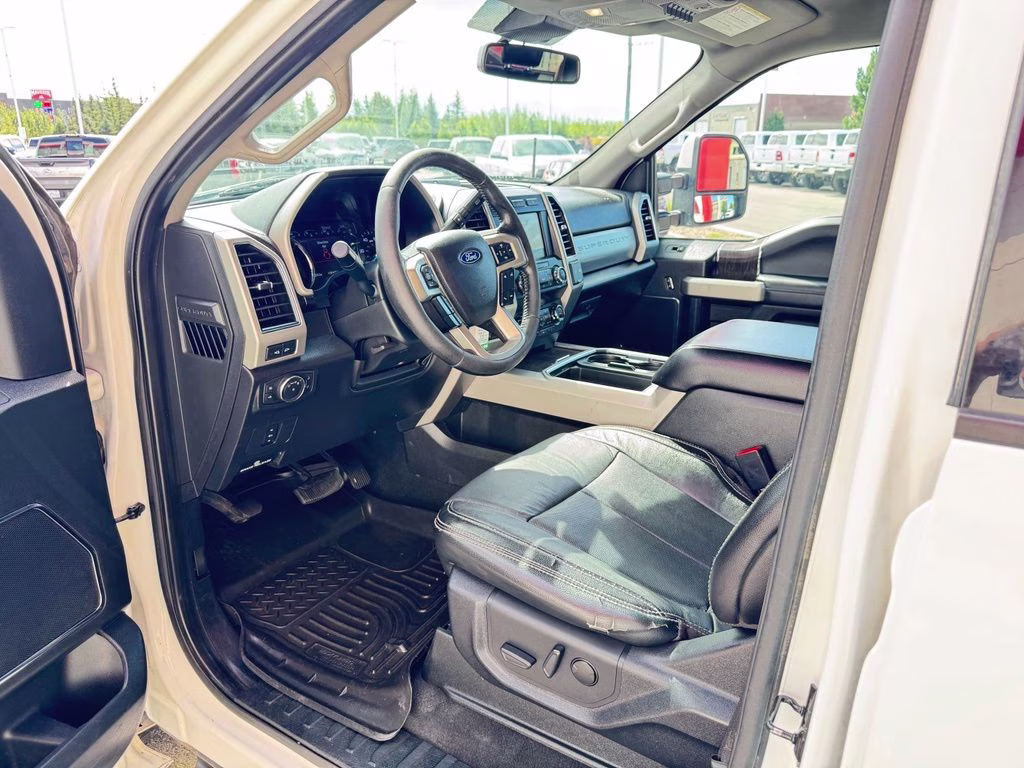 2020 White Metallic Ford Super Duty F-350 SRW Lariat 4X4 Truck