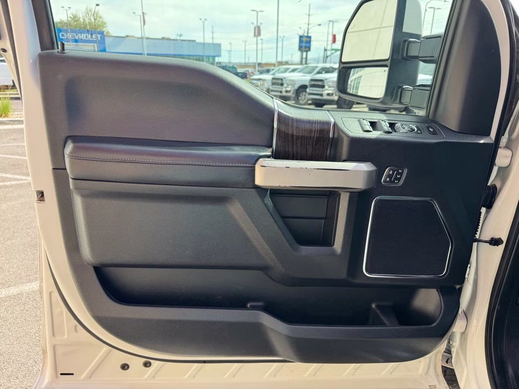 2020 White Metallic Ford Super Duty F-350 SRW Lariat 4X4 Truck