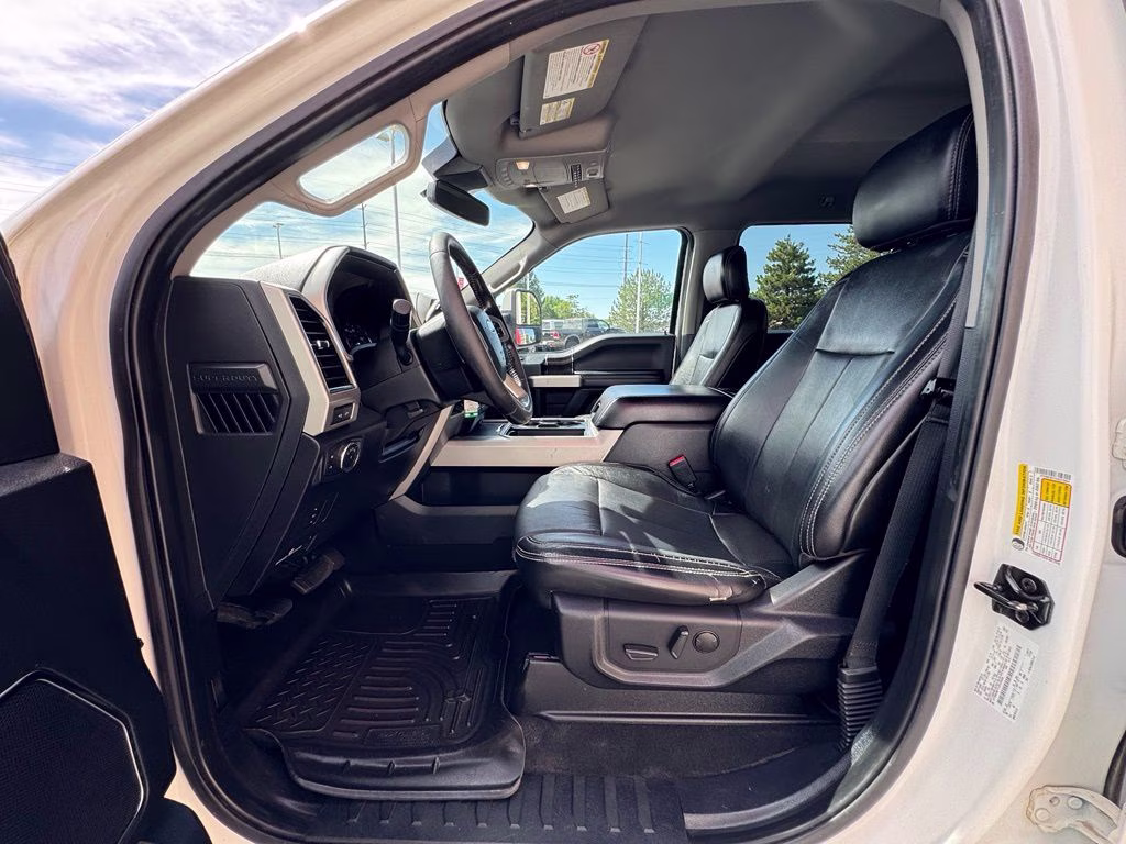 2020 White Metallic Ford Super Duty F-350 SRW Lariat 4X4 Truck