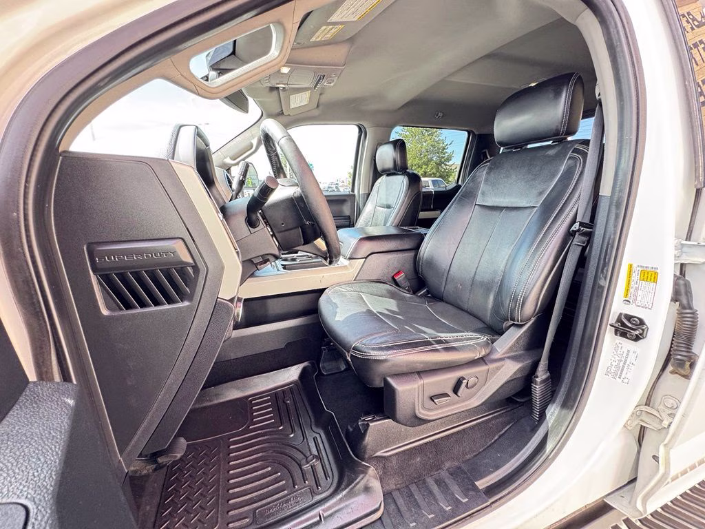 2020 White Metallic Ford Super Duty F-350 SRW Lariat 4X4 Truck