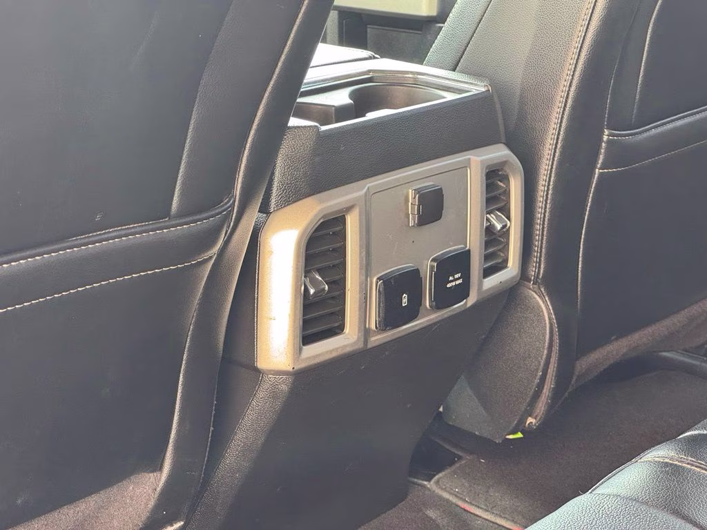 2020 White Metallic Ford Super Duty F-350 SRW Lariat 4X4 Truck