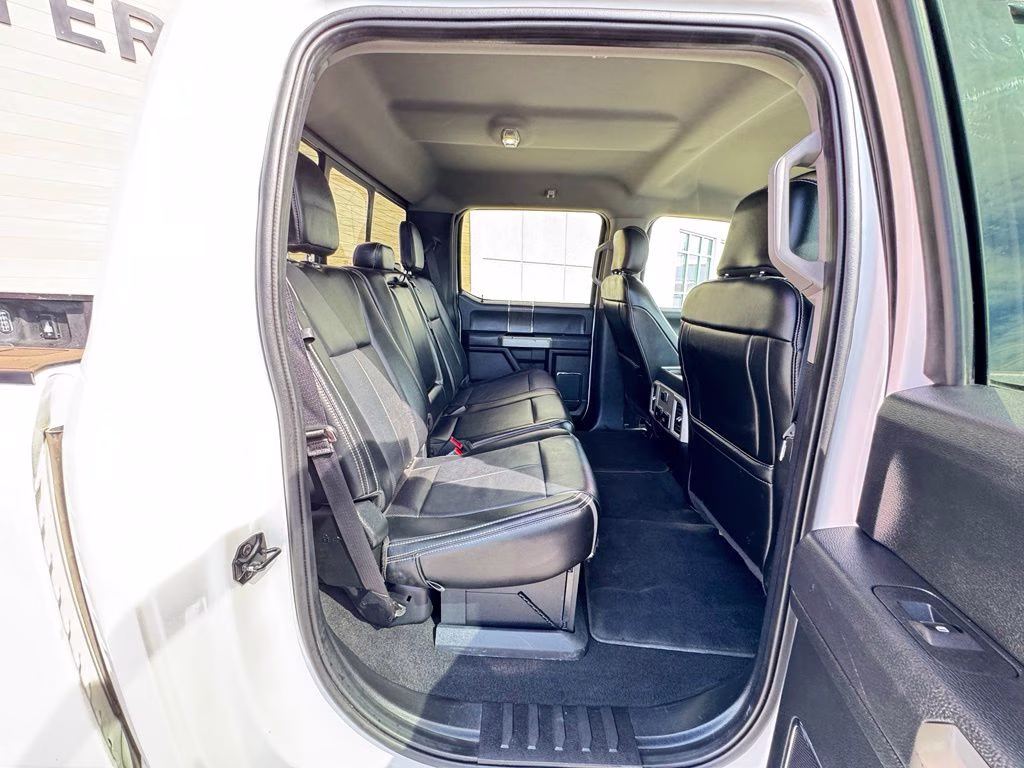 2020 White Metallic Ford Super Duty F-350 SRW Lariat 4X4 Truck
