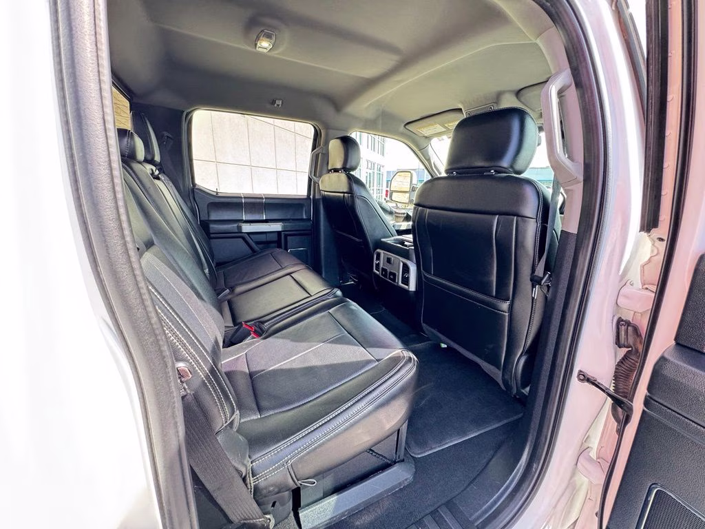 2020 White Metallic Ford Super Duty F-350 SRW Lariat 4X4 Truck