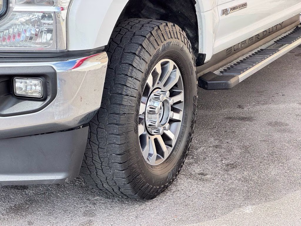 2020 White Metallic Ford Super Duty F-350 SRW Lariat 4X4 Truck