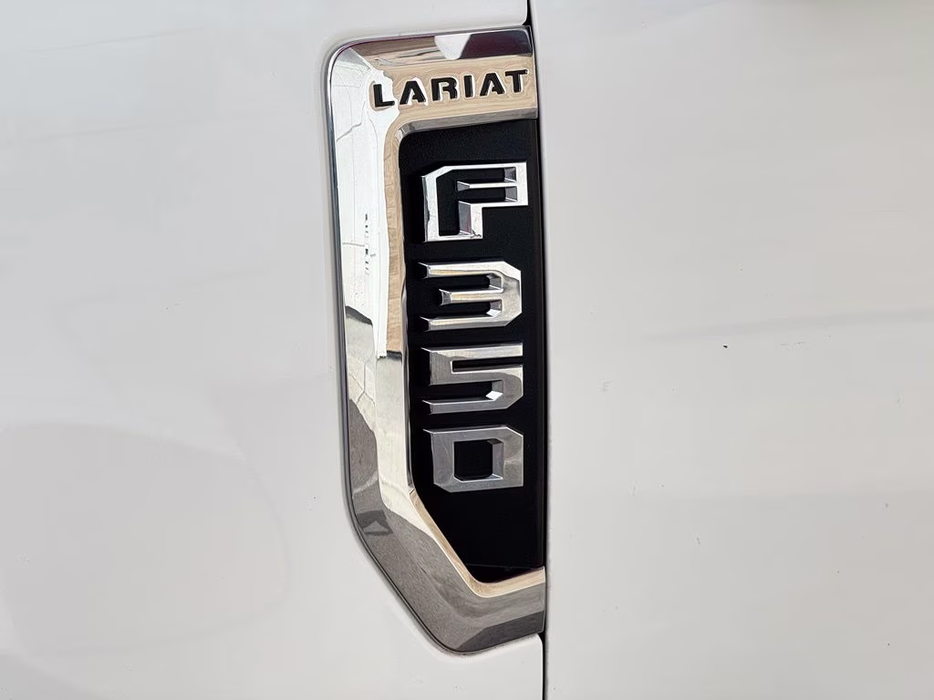2020 White Metallic Ford Super Duty F-350 SRW Lariat 4X4 Truck