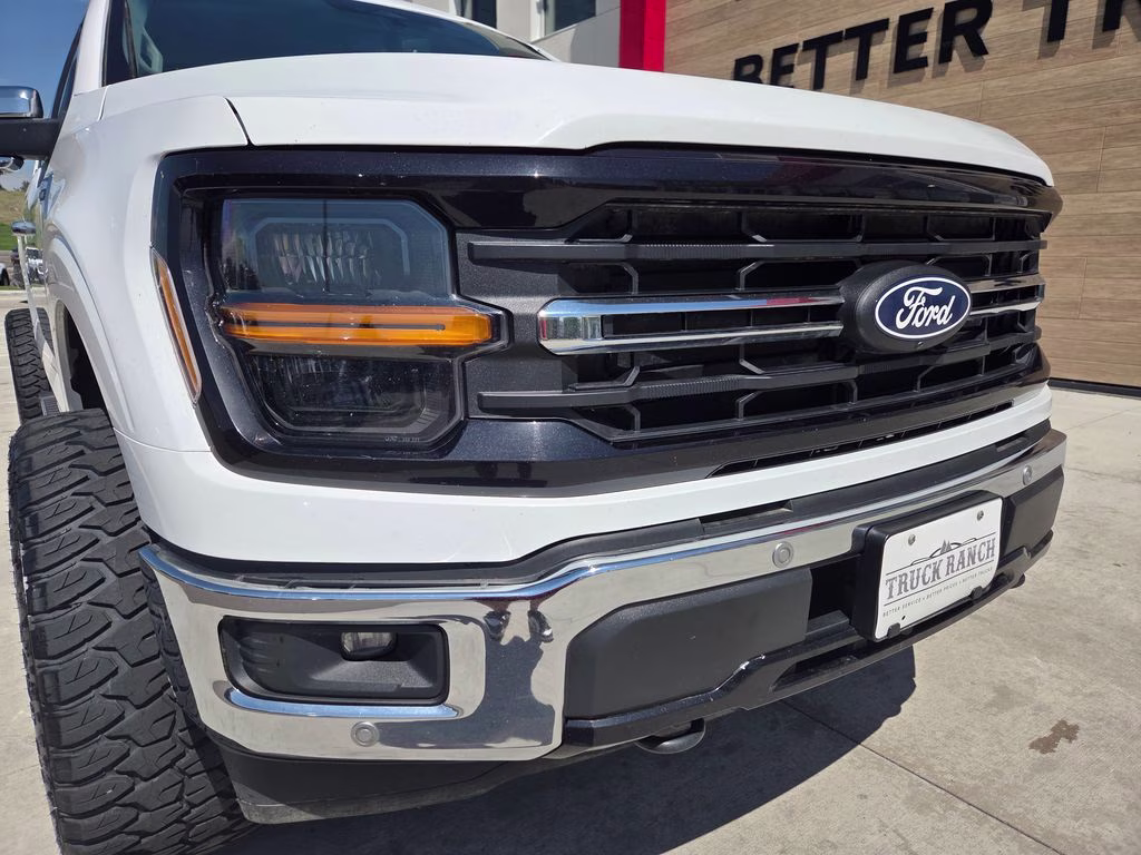 2024 Oxford White Ford F-150 XLT 4X4 Truck