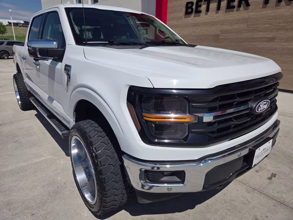 2024 Oxford White Ford F-150 XLT 4X4 Truck