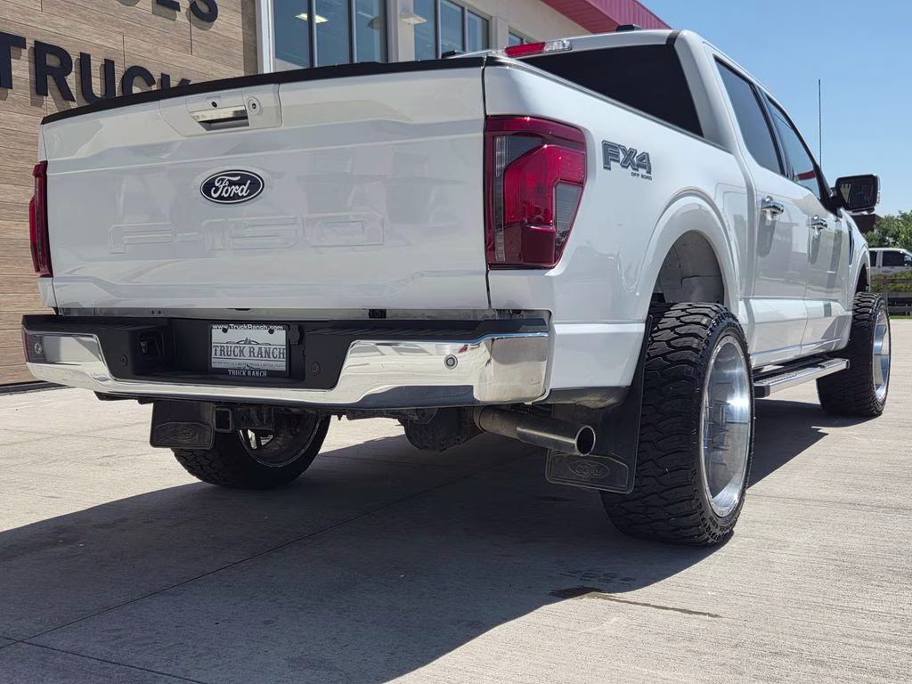 2024 Oxford White Ford F-150 XLT 4X4 Truck