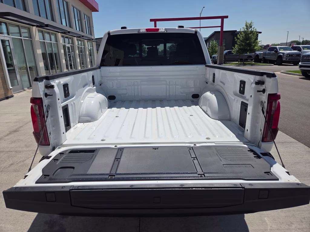 2024 Oxford White Ford F-150 XLT 4X4 Truck