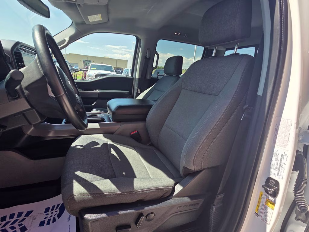 2024 Oxford White Ford F-150 XLT 4X4 Truck