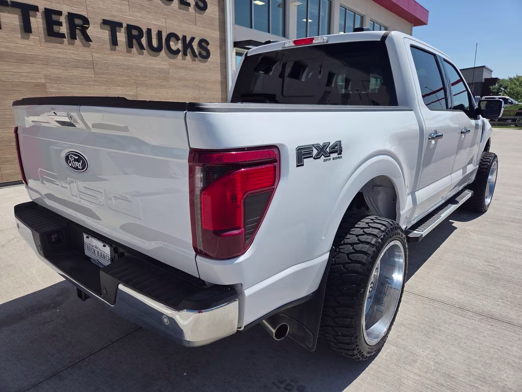 2024 Oxford White Ford F-150 XLT 4X4 Truck