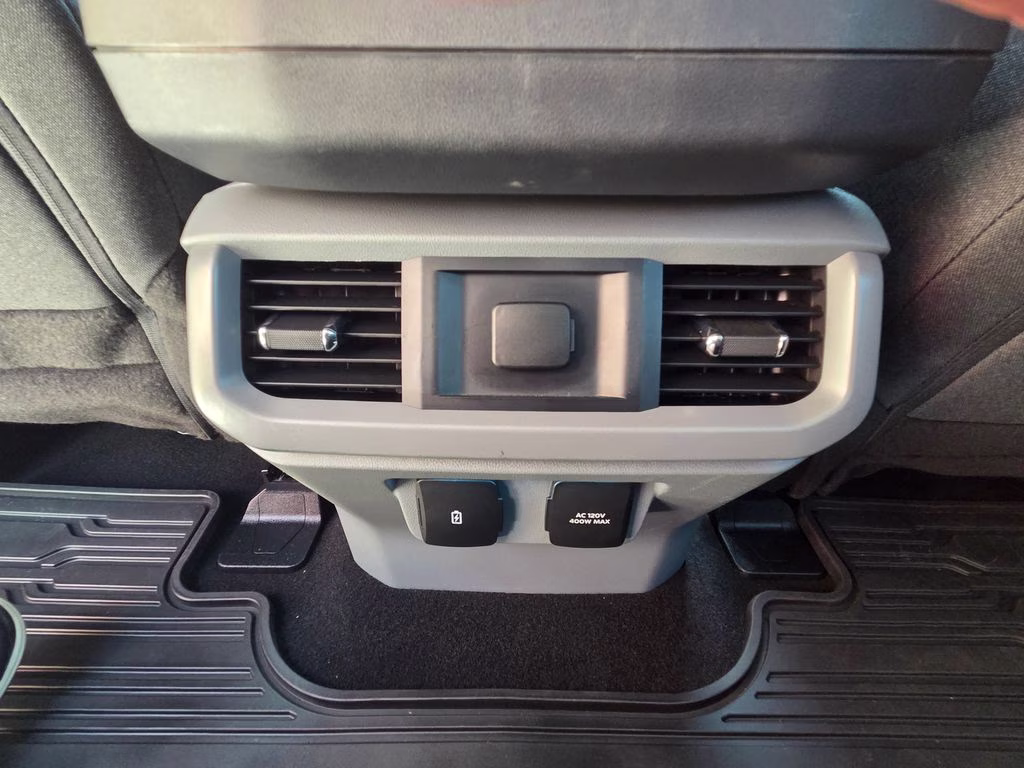 2024 Oxford White Ford F-150 XLT 4X4 Truck